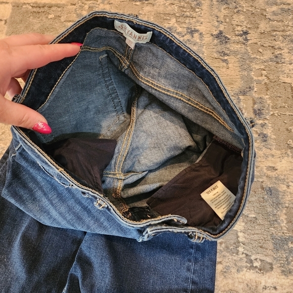 Shyanne Bootcut Embroidered pocket jeans. Women's size 32 short. 29.5' inseam - Picture 13 of 16